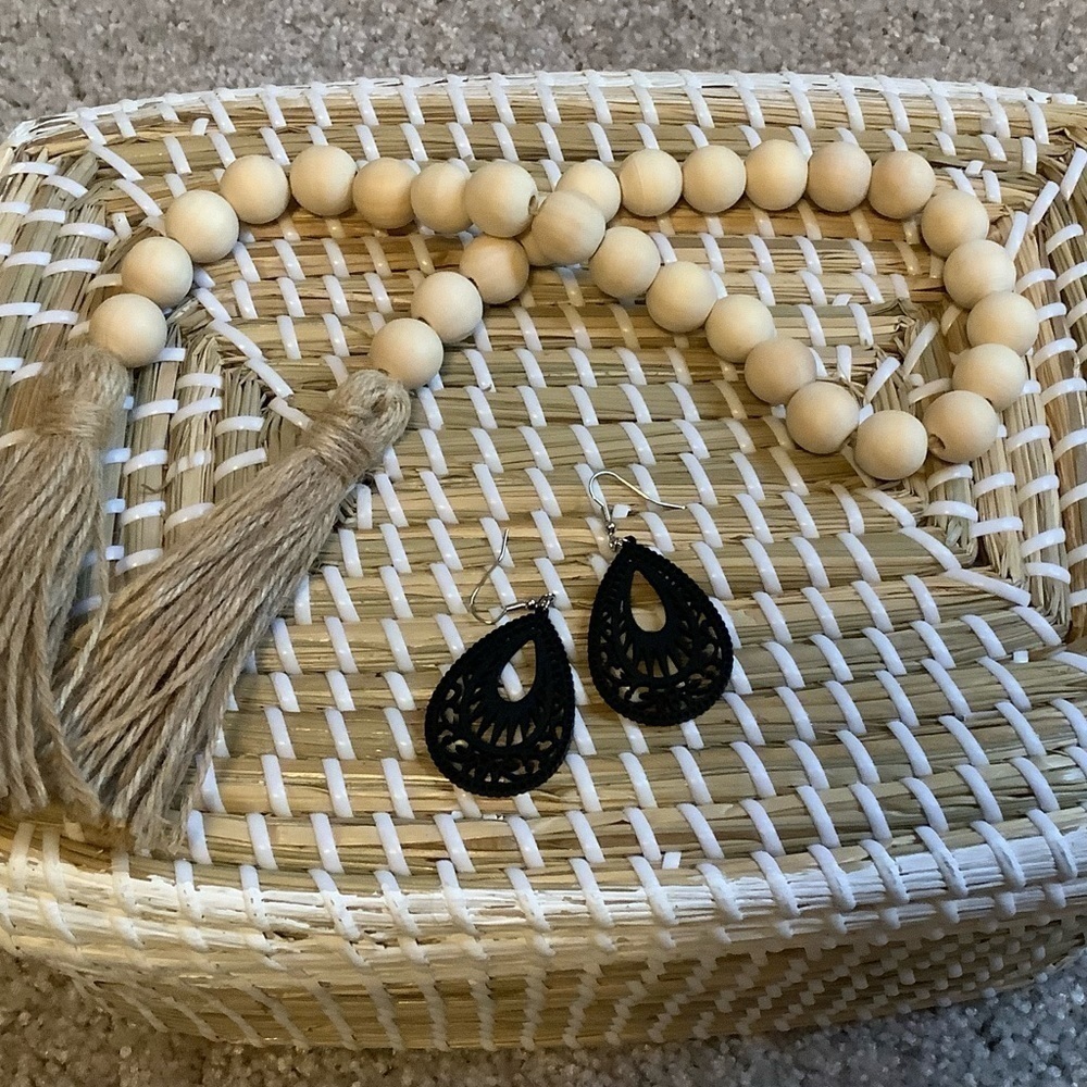 🏝️NEW🏝️Dangle Earrings / Retro Wood Hollow Earrings - Picture 3 of 6